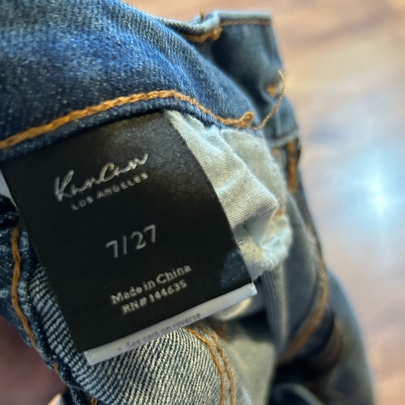 Kancan tapered jeans. Medium wash. Only worn a few times. Size 27 - Picture 3 of 3